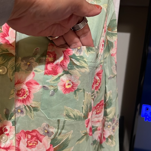 Lauren, Ralph Lauren petite women’s medium floral button-down, long sleeve shirt - Picture 6 of 8